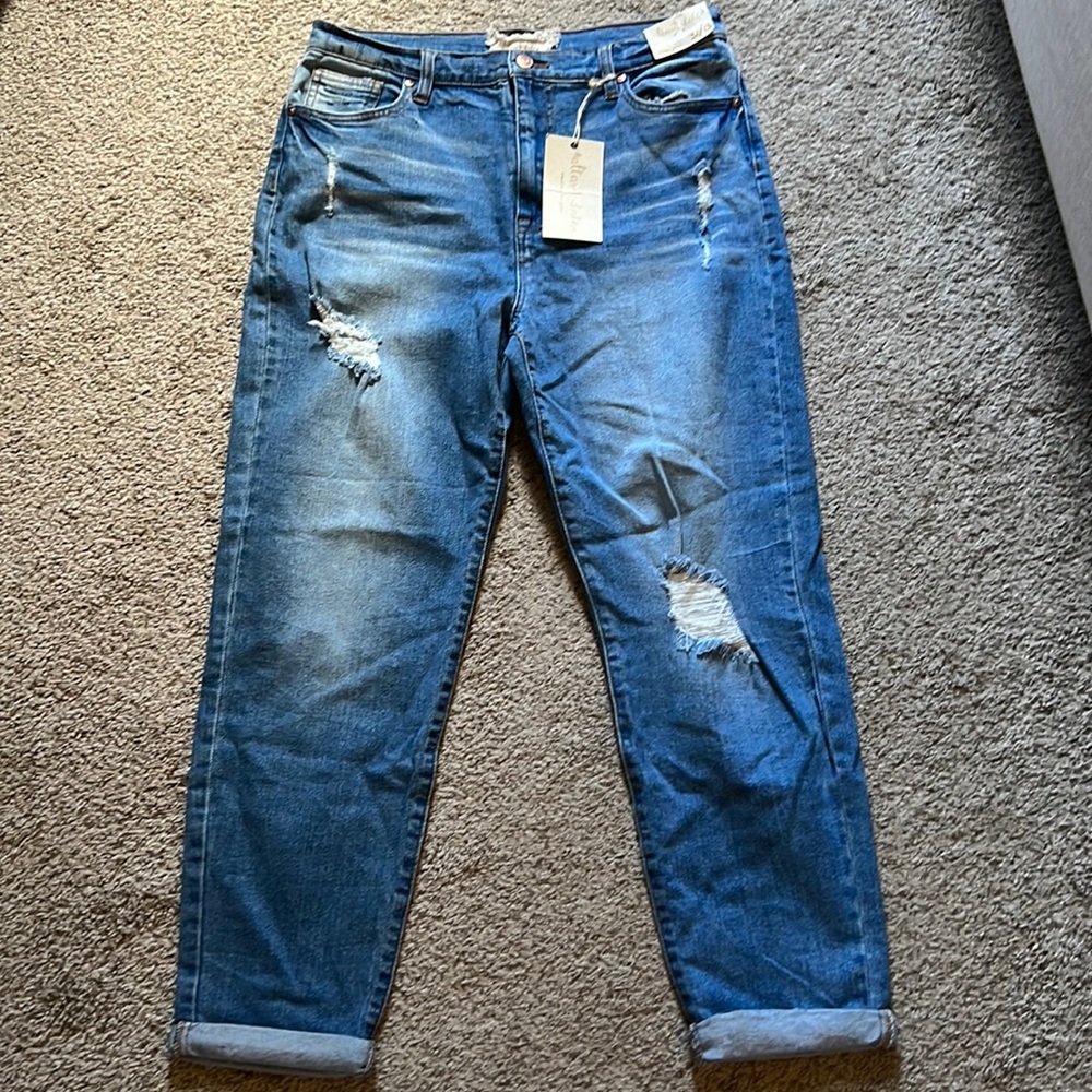 NEVER WORN Altar’d State High-Rise Mom Jeans
